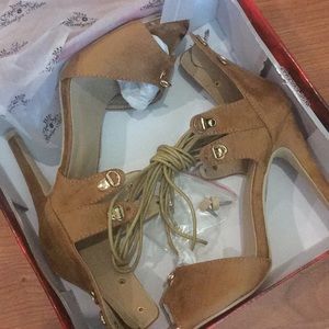 NWT Lace up peep toe pumps